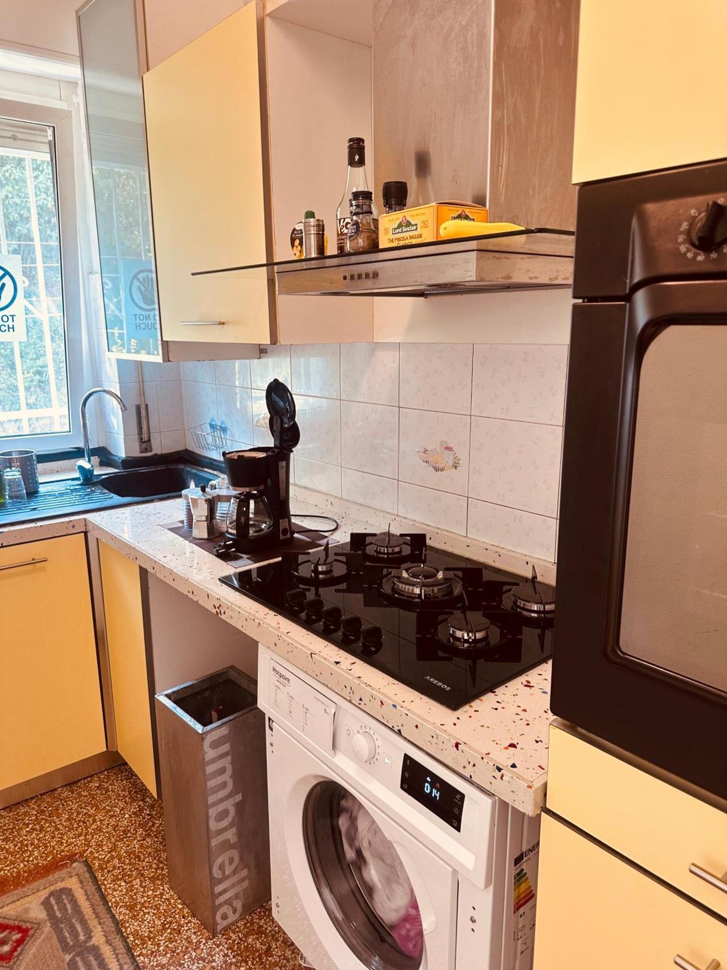 Entire 3 Bed Rooms Apartment,Centrum Genoa Bagian luar foto